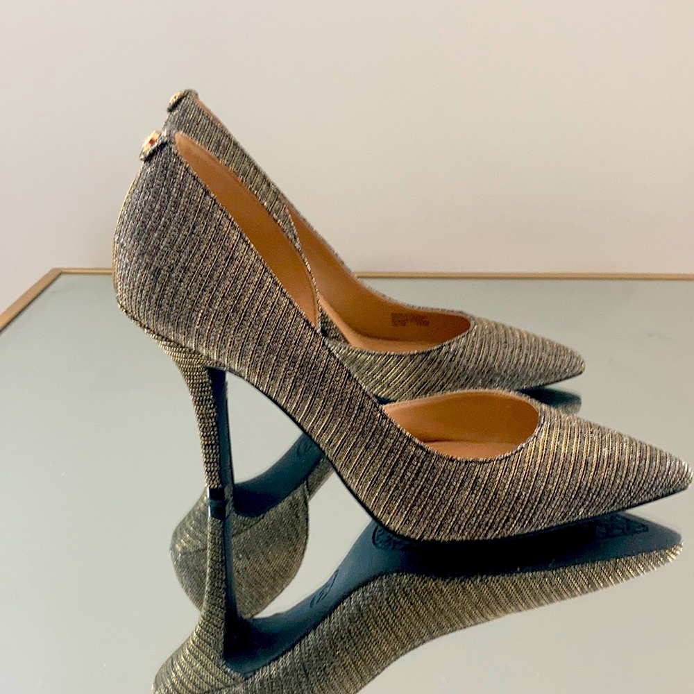 Michael Kors gold/black textured heels size 7